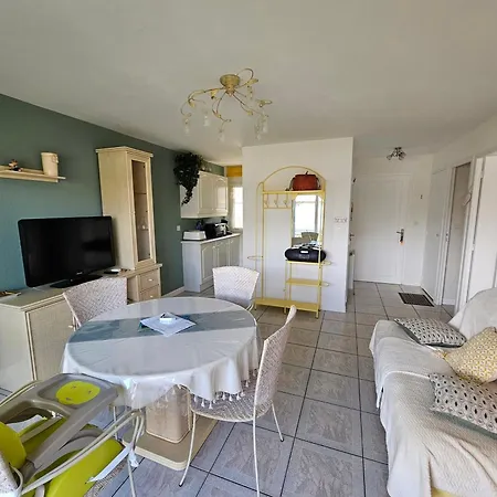 Centre-ville Calme Avec Balcon Et Garage - - Fr-1-550-73 *