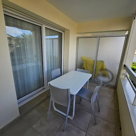 Centre-ville Calme Avec Balcon Et Garage - - Fr-1-550-73 *