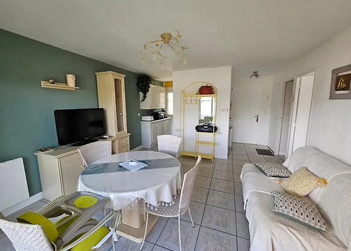 Centre-ville Calme Avec Balcon Et Garage - - Fr-1-550-73 *